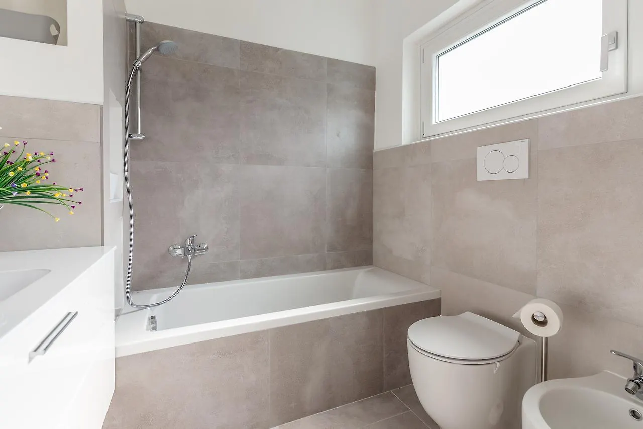 Milano Business Balcony Flat Apartment 0*, Milan