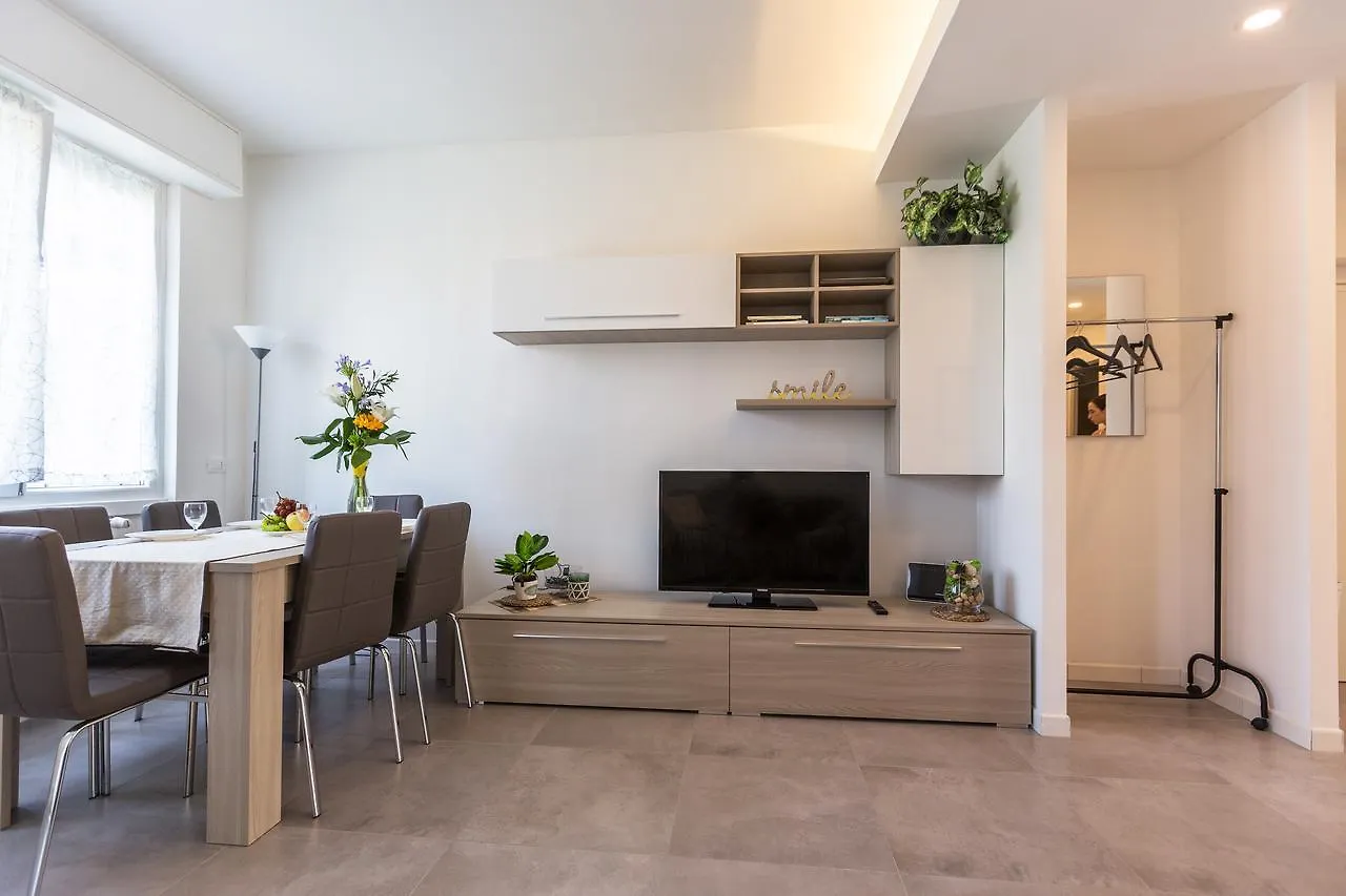 Milano Business Balcony Flat Lägenhet 0*,