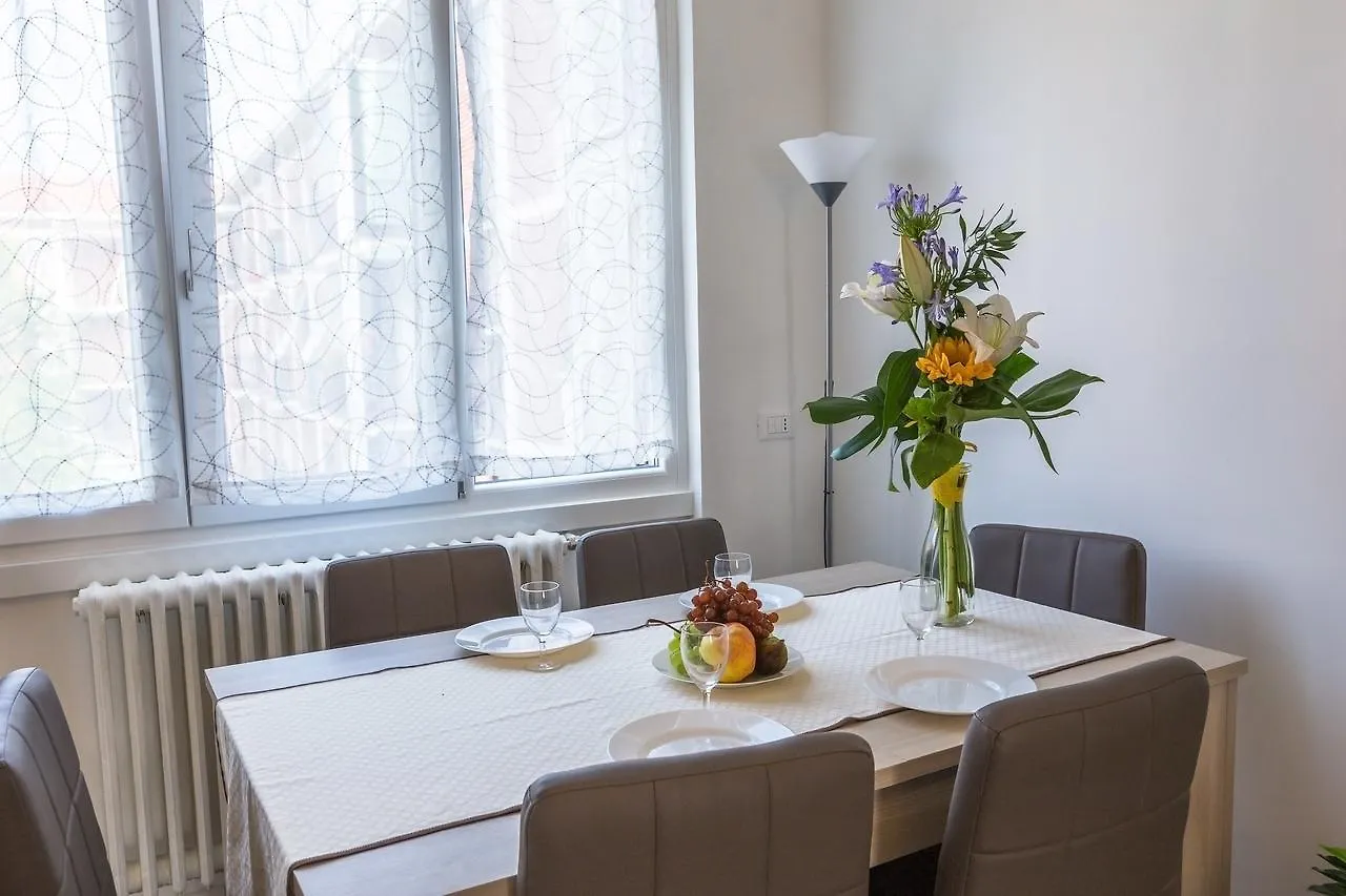 Milano Business Balcony Flat Apartment 0*, Milan Italy